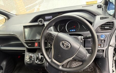 Toyota Noah III, 2017 год, 2 300 000 рублей, 8 фотография