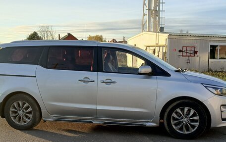 KIA Carnival III, 2018 год, 2 500 000 рублей, 4 фотография