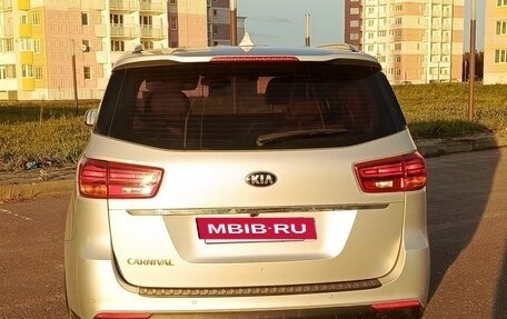 KIA Carnival III, 2018 год, 2 500 000 рублей, 3 фотография