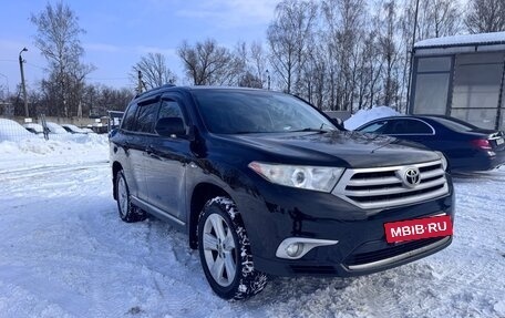 Toyota Highlander III, 2013 год, 1 595 000 рублей, 2 фотография