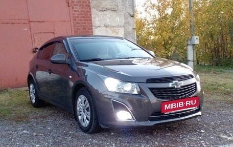 Chevrolet Cruze II, 2013 год, 900 000 рублей, 3 фотография