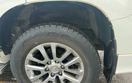 Toyota Land Cruiser Prado 150 рестайлинг 2, 2019 год, 6 300 000 рублей, 9 фотография