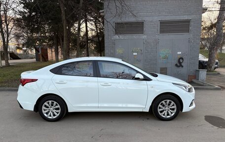 Hyundai Solaris II рестайлинг, 2017 год, 820 000 рублей, 4 фотография