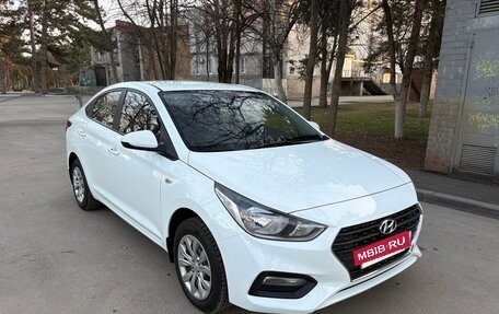 Hyundai Solaris II рестайлинг, 2017 год, 820 000 рублей, 3 фотография