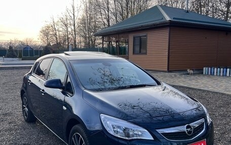 Opel Astra J, 2011 год, 560 000 рублей, 1 фотография