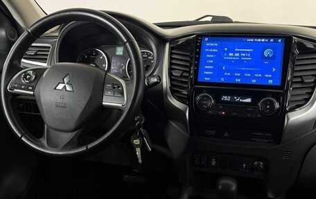 Mitsubishi L200 IV рестайлинг, 2015 год, 1 900 000 рублей, 13 фотография