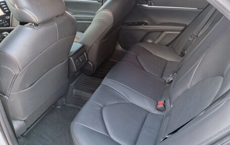 Toyota Camry, 2019 год, 3 250 000 рублей, 10 фотография