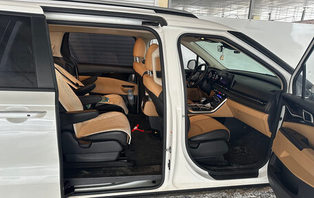 KIA Carnival, 2022 год, 4 690 000 рублей, 16 фотография