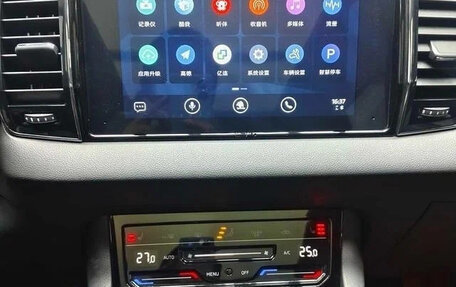 Skoda Karoq I, 2022 год, 1 830 000 рублей, 9 фотография