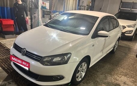 Volkswagen Polo VI (EU Market), 2011 год, 670 000 рублей, 2 фотография