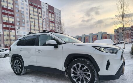Toyota RAV4, 2021 год, 3 650 000 рублей, 2 фотография