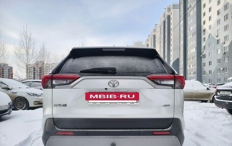 Toyota RAV4, 2021 год, 3 650 000 рублей, 3 фотография