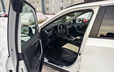 Toyota RAV4, 2021 год, 3 650 000 рублей, 8 фотография