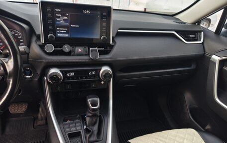 Toyota RAV4, 2021 год, 3 650 000 рублей, 11 фотография