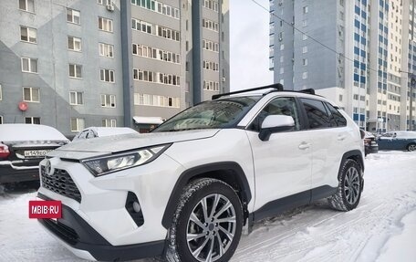 Toyota RAV4, 2021 год, 3 650 000 рублей, 5 фотография