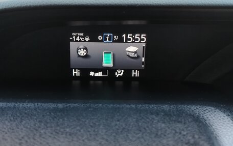 Toyota Noah III, 2016 год, 2 120 000 рублей, 13 фотография