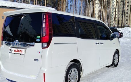 Toyota Noah III, 2016 год, 2 120 000 рублей, 6 фотография