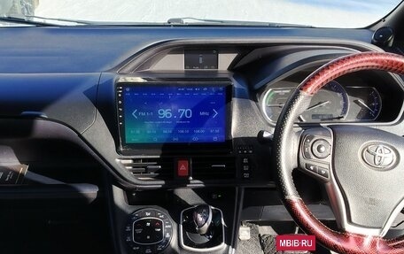 Toyota Noah III, 2016 год, 2 120 000 рублей, 9 фотография