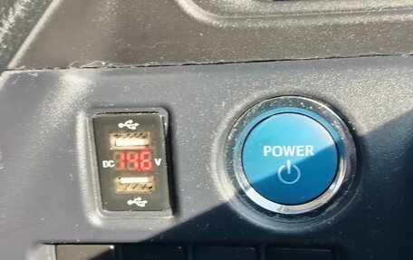 Toyota Noah III, 2016 год, 2 120 000 рублей, 12 фотография