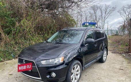 Mitsubishi Outlander III рестайлинг 3, 2012 год, 990 000 рублей, 2 фотография