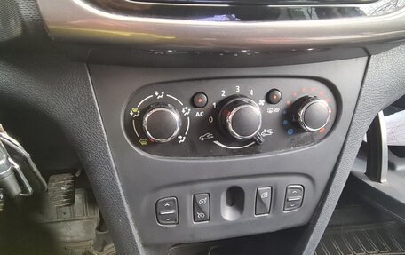 Renault Logan II, 2014 год, 610 000 рублей, 30 фотография