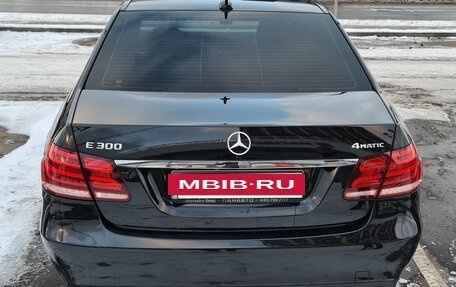 Mercedes-Benz E-Класс, 2015 год, 3 000 000 рублей, 5 фотография