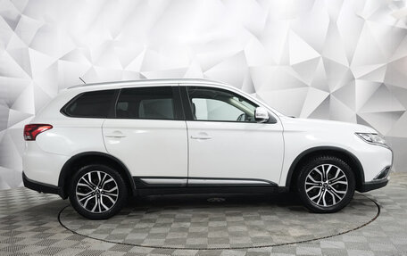 Mitsubishi Outlander III рестайлинг 3, 2015 год, 1 795 000 рублей, 4 фотография
