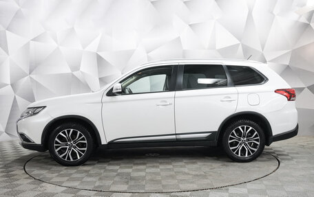 Mitsubishi Outlander III рестайлинг 3, 2015 год, 1 795 000 рублей, 2 фотография