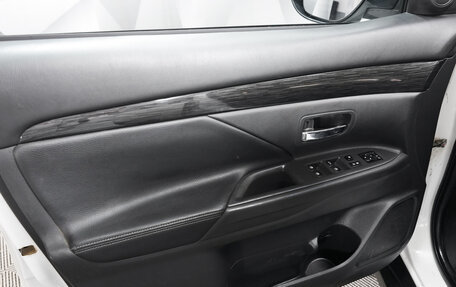 Mitsubishi Outlander III рестайлинг 3, 2015 год, 1 795 000 рублей, 11 фотография