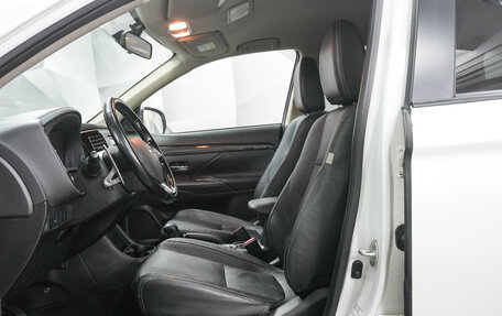 Mitsubishi Outlander III рестайлинг 3, 2015 год, 1 795 000 рублей, 8 фотография