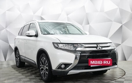 Mitsubishi Outlander III рестайлинг 3, 2015 год, 1 795 000 рублей, 5 фотография