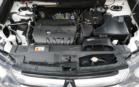 Mitsubishi Outlander III рестайлинг 3, 2015 год, 1 795 000 рублей, 15 фотография