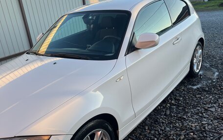 BMW 1 серия, 2011 год, 700 000 рублей, 2 фотография