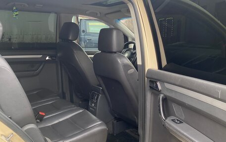 Volkswagen Touran III, 2006 год, 450 000 рублей, 4 фотография