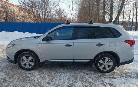 Mitsubishi Outlander III рестайлинг 3, 2020 год, 2 390 000 рублей, 5 фотография