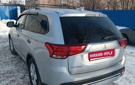 Mitsubishi Outlander III рестайлинг 3, 2020 год, 2 390 000 рублей, 7 фотография