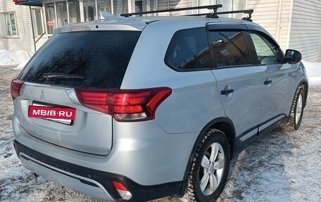 Mitsubishi Outlander III рестайлинг 3, 2020 год, 2 390 000 рублей, 8 фотография