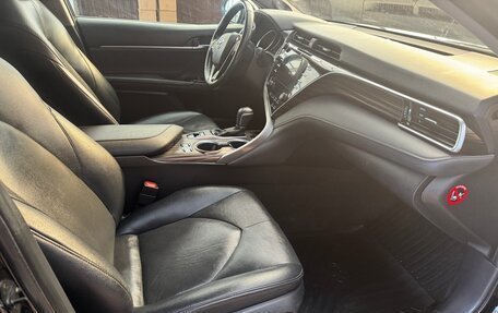 Toyota Camry, 2018 год, 2 650 000 рублей, 9 фотография