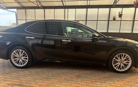 Toyota Camry, 2018 год, 2 650 000 рублей, 8 фотография