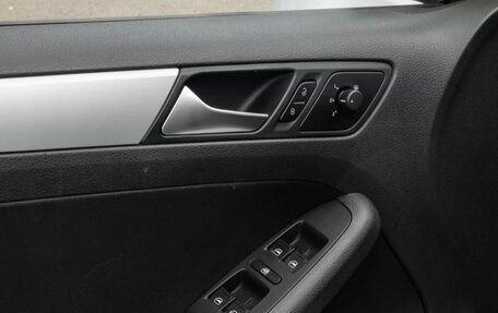 Volkswagen Jetta VI, 2012 год, 900 000 рублей, 21 фотография