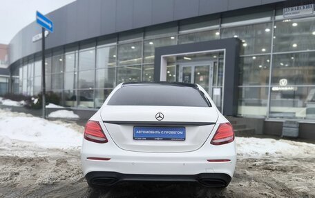 Mercedes-Benz E-Класс, 2019 год, 3 250 000 рублей, 5 фотография