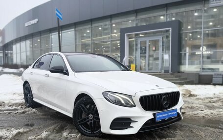 Mercedes-Benz E-Класс, 2019 год, 3 250 000 рублей, 3 фотография