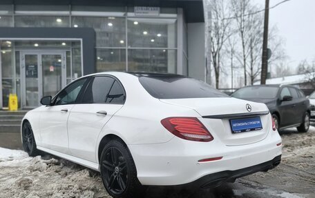 Mercedes-Benz E-Класс, 2019 год, 3 250 000 рублей, 6 фотография
