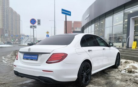 Mercedes-Benz E-Класс, 2019 год, 3 250 000 рублей, 4 фотография