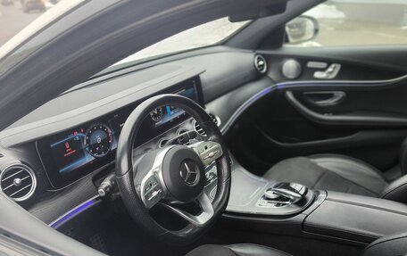 Mercedes-Benz E-Класс, 2019 год, 3 250 000 рублей, 10 фотография