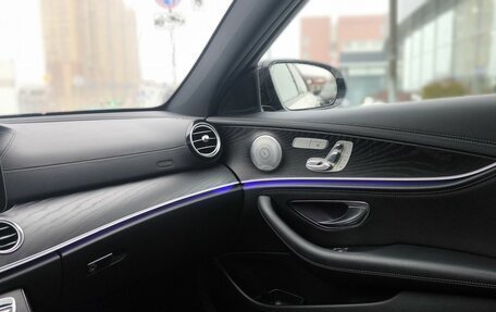 Mercedes-Benz E-Класс, 2019 год, 3 250 000 рублей, 19 фотография