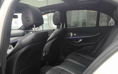 Mercedes-Benz E-Класс, 2019 год, 3 250 000 рублей, 13 фотография