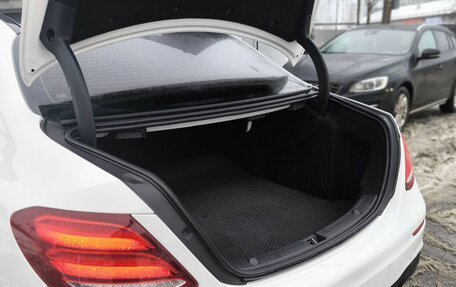 Mercedes-Benz E-Класс, 2019 год, 3 250 000 рублей, 14 фотография