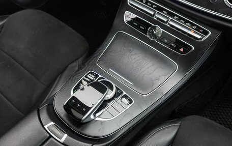 Mercedes-Benz E-Класс, 2019 год, 3 250 000 рублей, 22 фотография