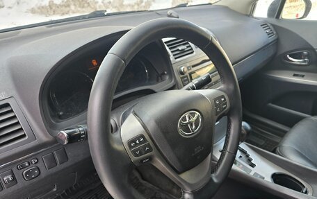 Toyota Avensis III рестайлинг, 2011 год, 1 050 000 рублей, 2 фотография